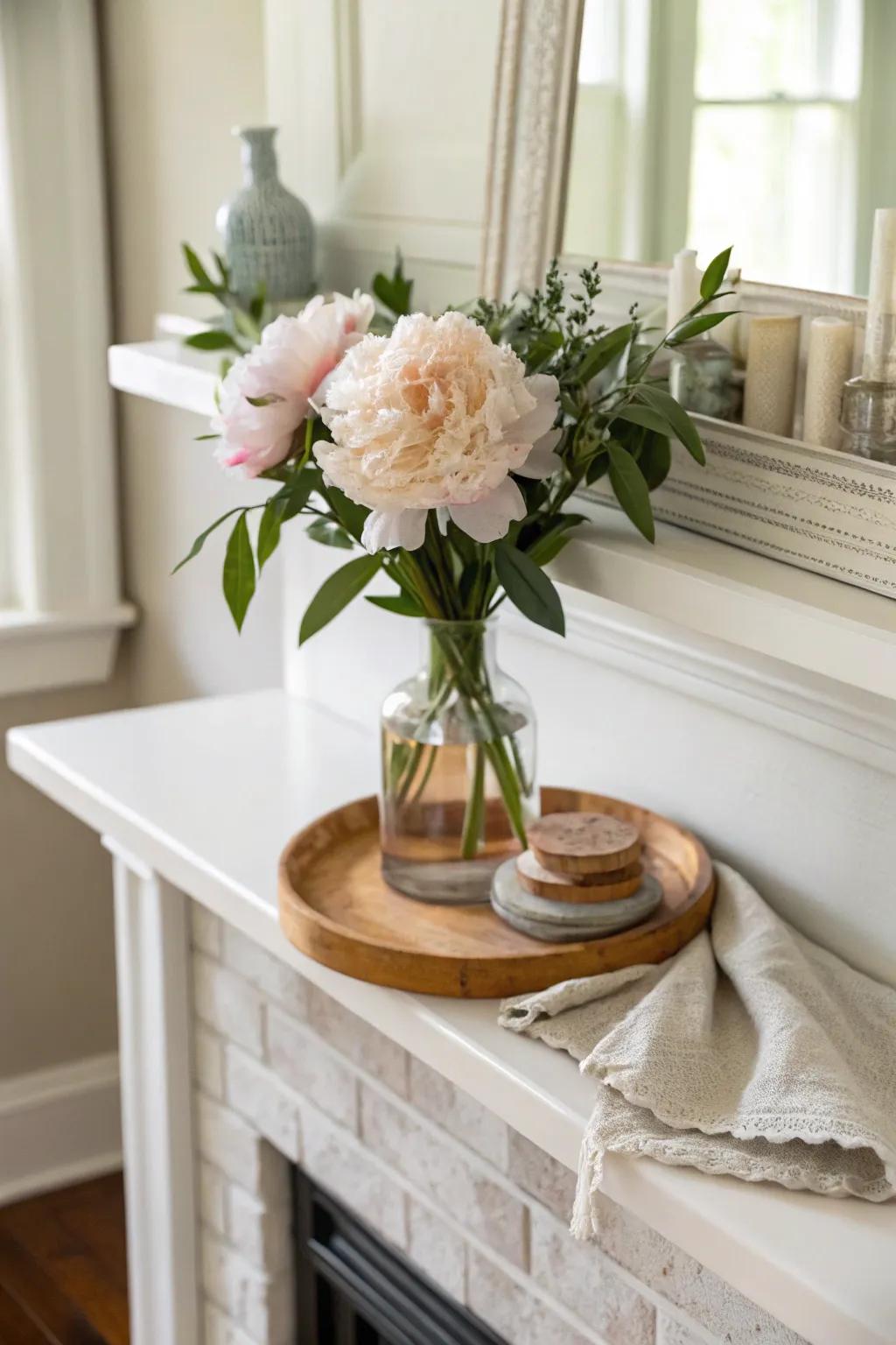 A single peony in a glass vase makes a powerful statement with its bold beauty. #MinimalistDecor #HomeInspiration 🌸